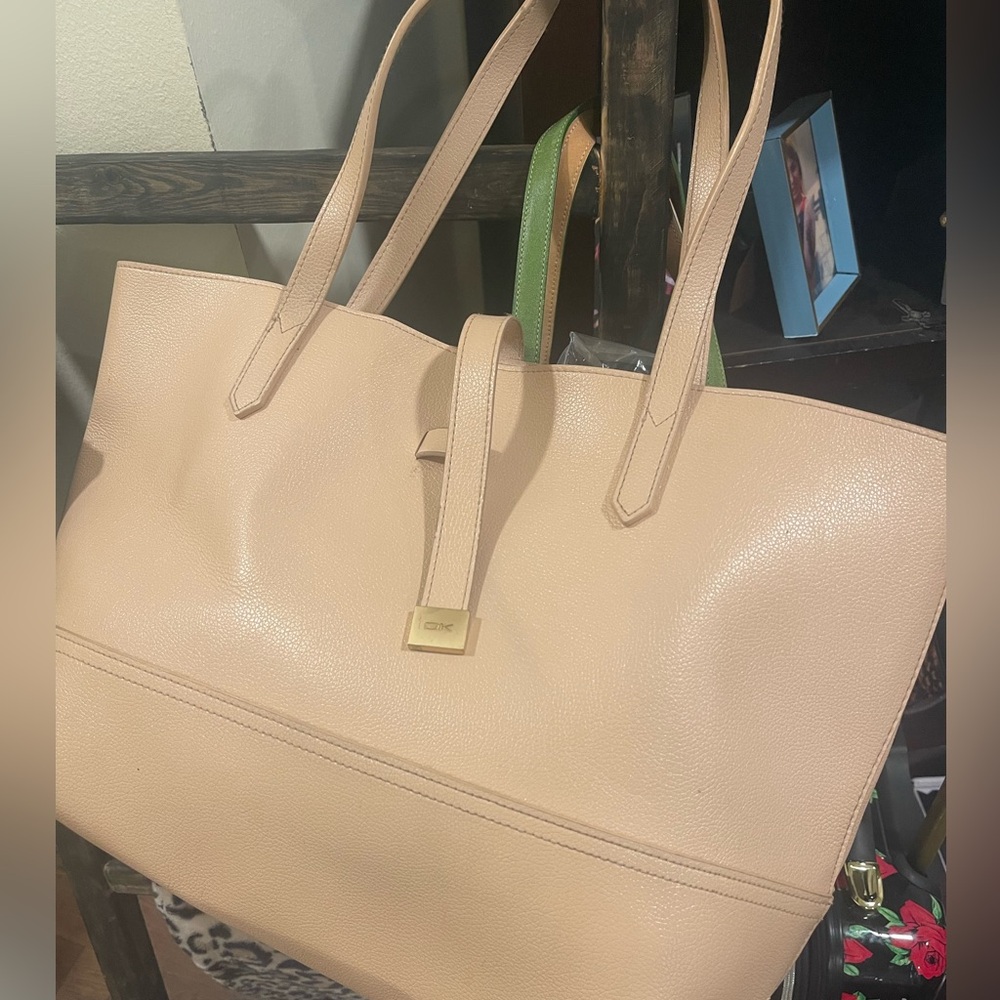 ❌❌SOLD❌❌DKNY Beige Leather Tote Bag 12x19 - Picture 5 of 5